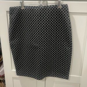 NWT Ann Taylor black/white knit aline skirt, hits at knee size M